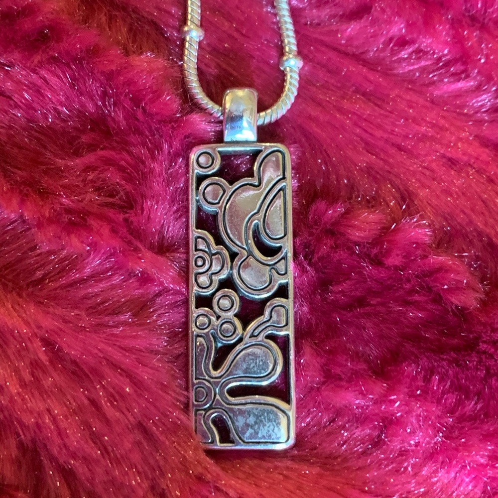 Brighton Necklace - Flower - Picture 6 of 7